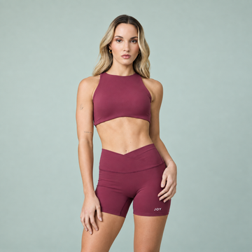 Set Top crop cuello alto Burdeo + Biker pretina cruzada Burdeo