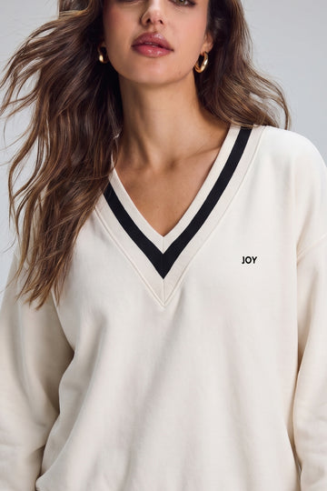 Polerón de cuello V con rib contrastado_Milk
