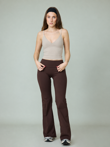 Set Croptop escote V Arena + Flare pant pretina doblada Cafe