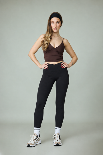 Set Croptop tiritas ajustables Cafe + Legging pretina cruzada Negro