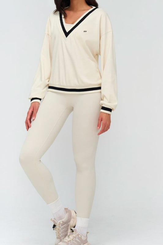 Polerón de cuello V con rib contrastado_Milk